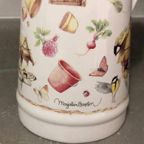 MARJOLEIN BASTIN NATURES SKETCHBOOK LARGE PITCHER 48 OZ, WITH WILDFLOWERS &BIRDS - Picture 3 of 8